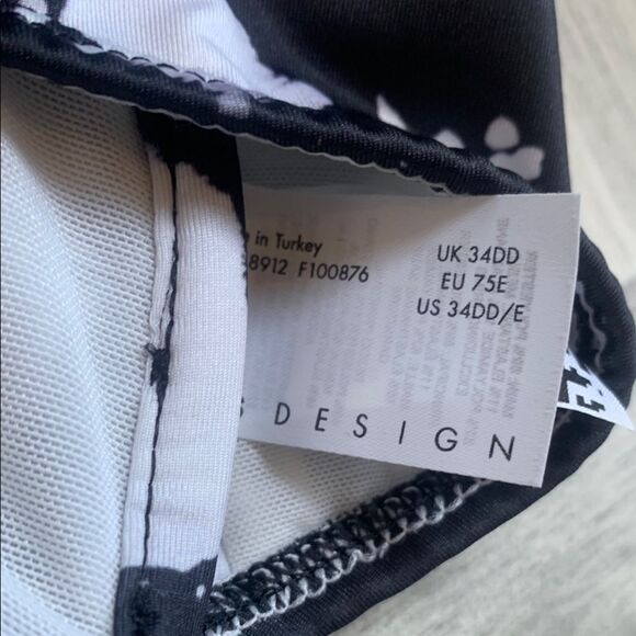 ASOS Chic Black and White Patterned Bikini Top 34 DD - Picture 3 of 4